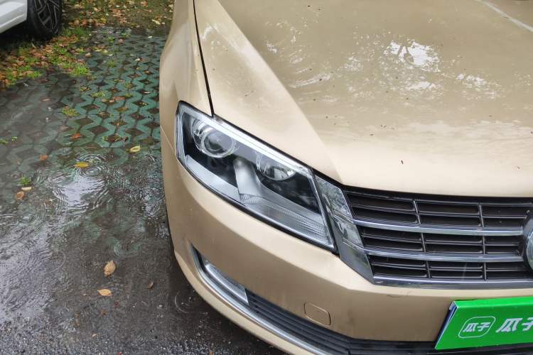 Used Volkswagen Lavida 2013 1.6L Manual Comfort Edition Right Front Headlight