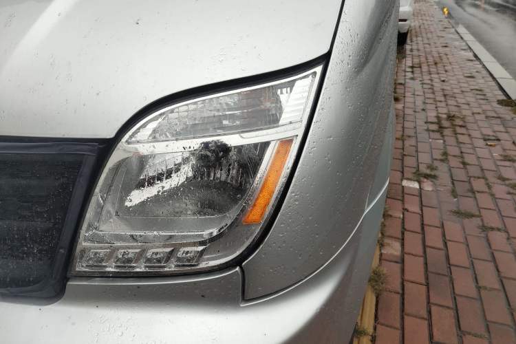 Used SAIC MAXUS Xintu V80 2023 2.0T Manual Classic Aoyuntong Short Wheelbase Ultra-Low Roof 5/6-Seater Left Front Headlight