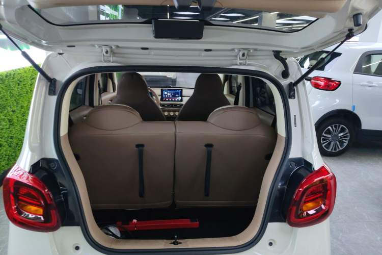 Used Wuling Hongguang MINIEV 2025 Four-Door Version Advanced Edition Trunk