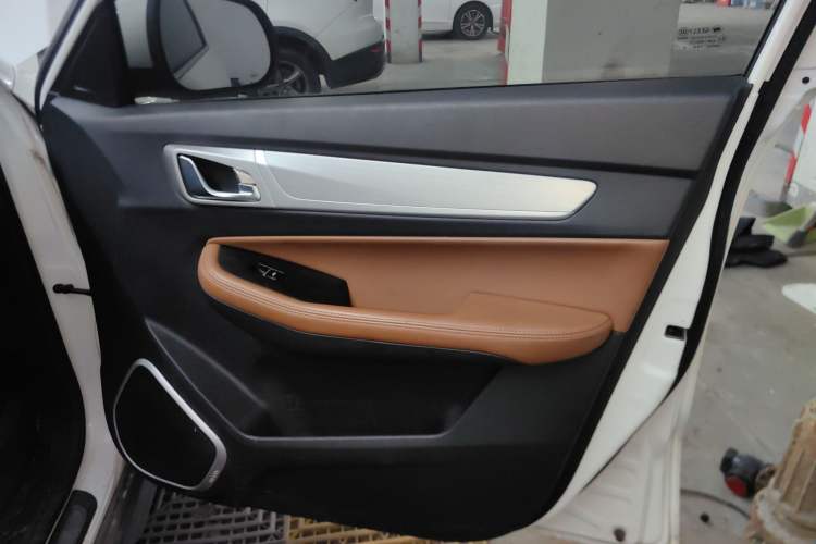 Used Geely Auto Vision X6 2019 1.4T CVT 4G Connected Luxury Version China VI Standard