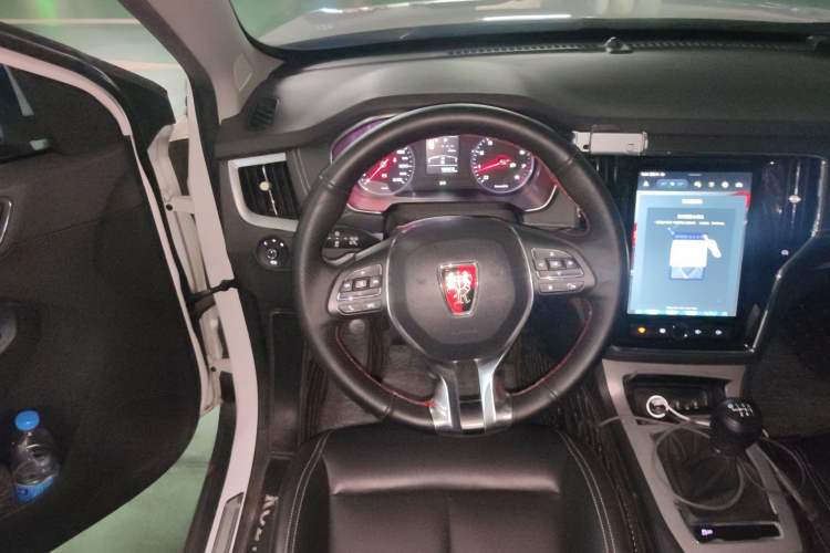 Used Roewe RX5 2018 20T Two-Wheel Drive Manual Internet Smart Edition
