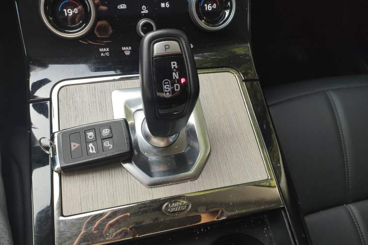 Used Land Rover Range Evoque 2023 Aurora L 249 PS Luxury Edition Gear Lever