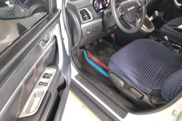 Used Haval M6 2019 1.5T Manual Two-Wheel Drive Urban Version China V Standard Driver Seat