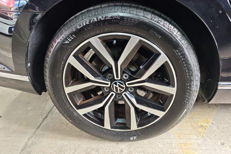 Used Volkswagen Magotan 2020 280TSI DSG Comfort Edition Right Rear Wheel Hub