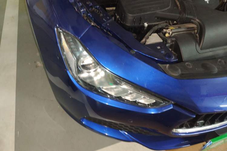 Used Maserati Ghibli 2014 3.0T Standard Edition Right Front Headlight