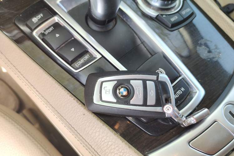 Used BMW 7 Series 2011 730Li Elegant Model
