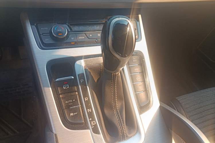 Used Geely Auto Emgrand X7 Sport 2016 1.8TD Automatic ZhiShang Model Gear Lever