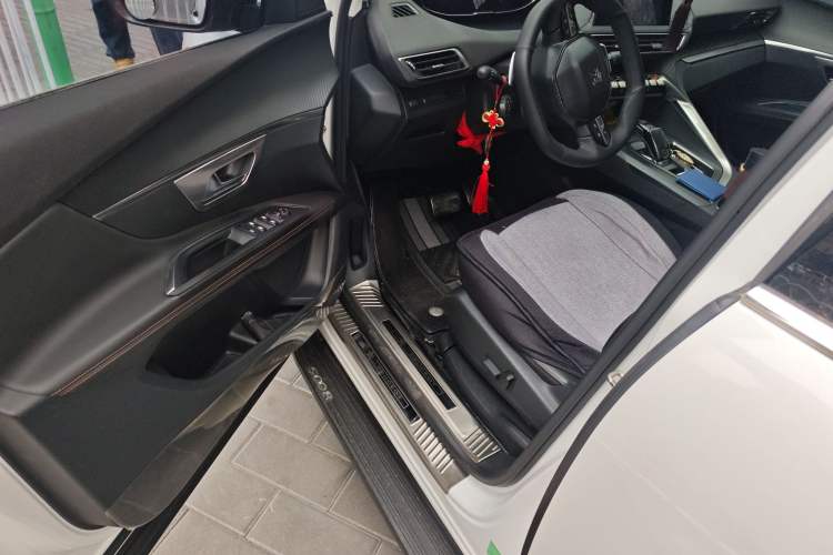 Used Peugeot 5008 2017 380THP 7-Seater Elite Edition Driver Seat