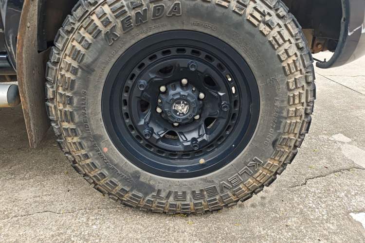 Used Nissan Paladin 2013 2.4L Four-Wheel Drive Standard Version China IV Standard Right Front Wheel Hub