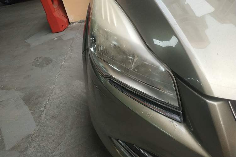 Used Ford Kuga 2013 1.6L GTDi Two-Wheel-Drive Trend Model Right Front Headlight