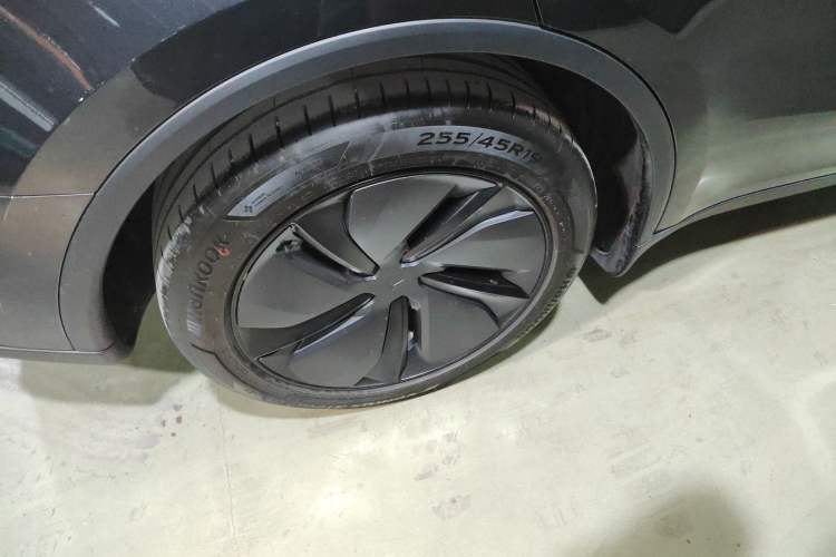 Used Tesla Model Y 2025 Long-Range All-Wheel Drive First Edition