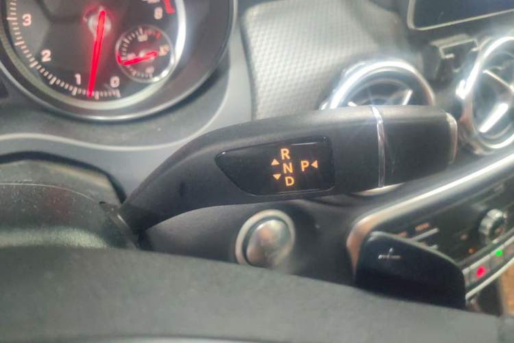 Used Mercedes-Benz GLA 2018 GLA 200 Fashion Model Gear Lever