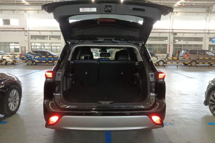 Used Toyota Highlander 2023 2.5L Smart Electric Hybrid Dual-Drive Prestige Version 7 Seats Trunk