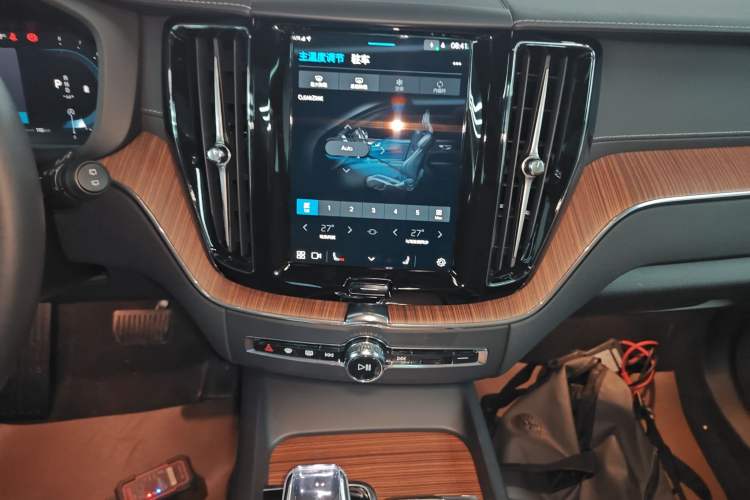 Used Volvo XC60 2025 B5 Four-Wheel Drive Smart & Advanced Luxury Edition