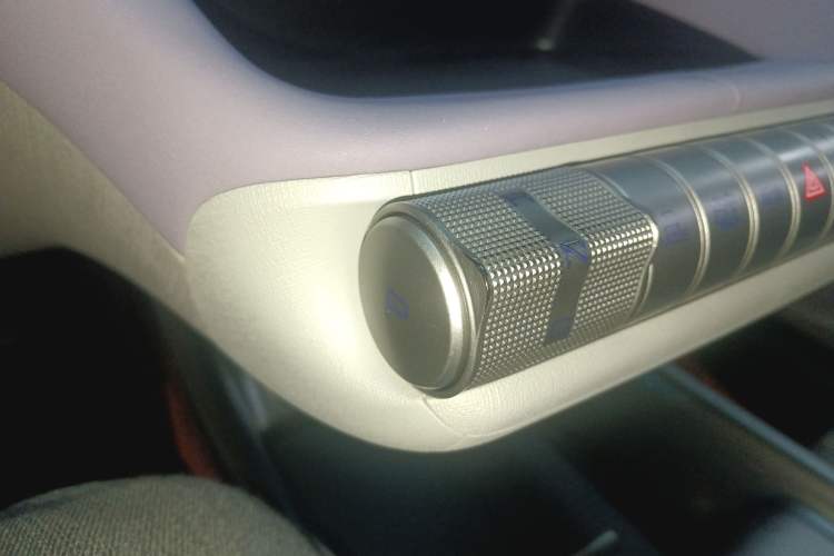 Used BYD Dolphin 2023 420 km Fashion Edition Gear Lever