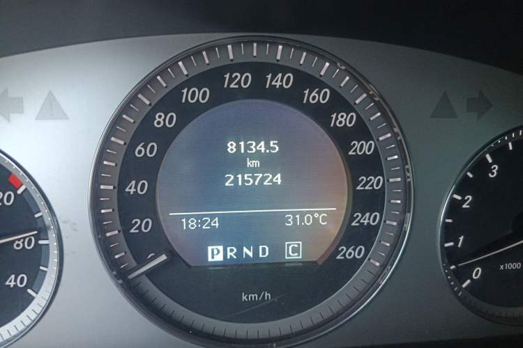 Used Mercedes-Benz GLK-Class 2010 GLK 300 4MATIC Fashion Model Odometer Close Up