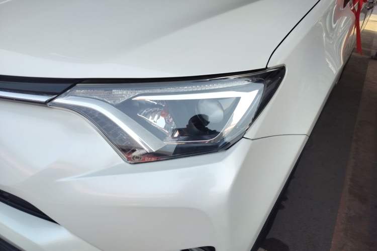 Used Toyota RAV4 2016 2.0L CVT Two-Wheel Drive Comfort Edition China V Standard