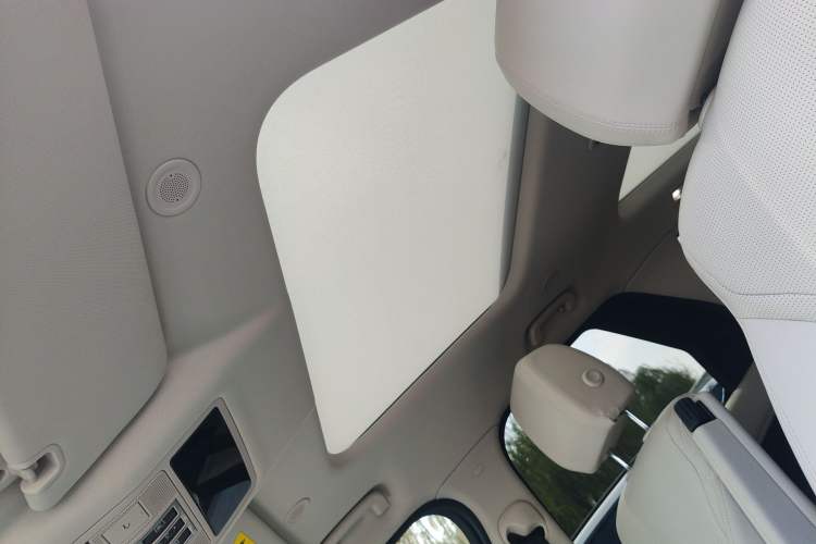 Used Land Rover Discovery 2024 360 PS S Headliner