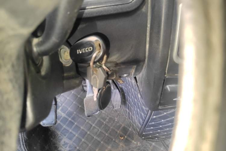 Used Iveco Daily 2017 2.5T A35 Passenger Van 5-7 Seats Model 47Z5 Vehicle Key