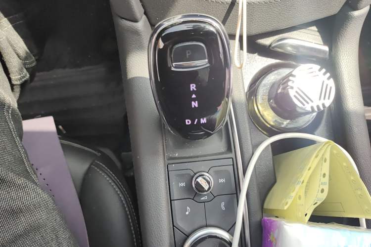 Used Cadillac XT5 2022 2.0T Two-Wheel Drive Luxury Version Gear Lever