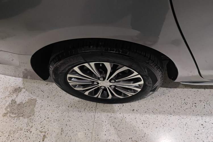 Used Buick GL8 2023 Land Executive Class Comfort Model