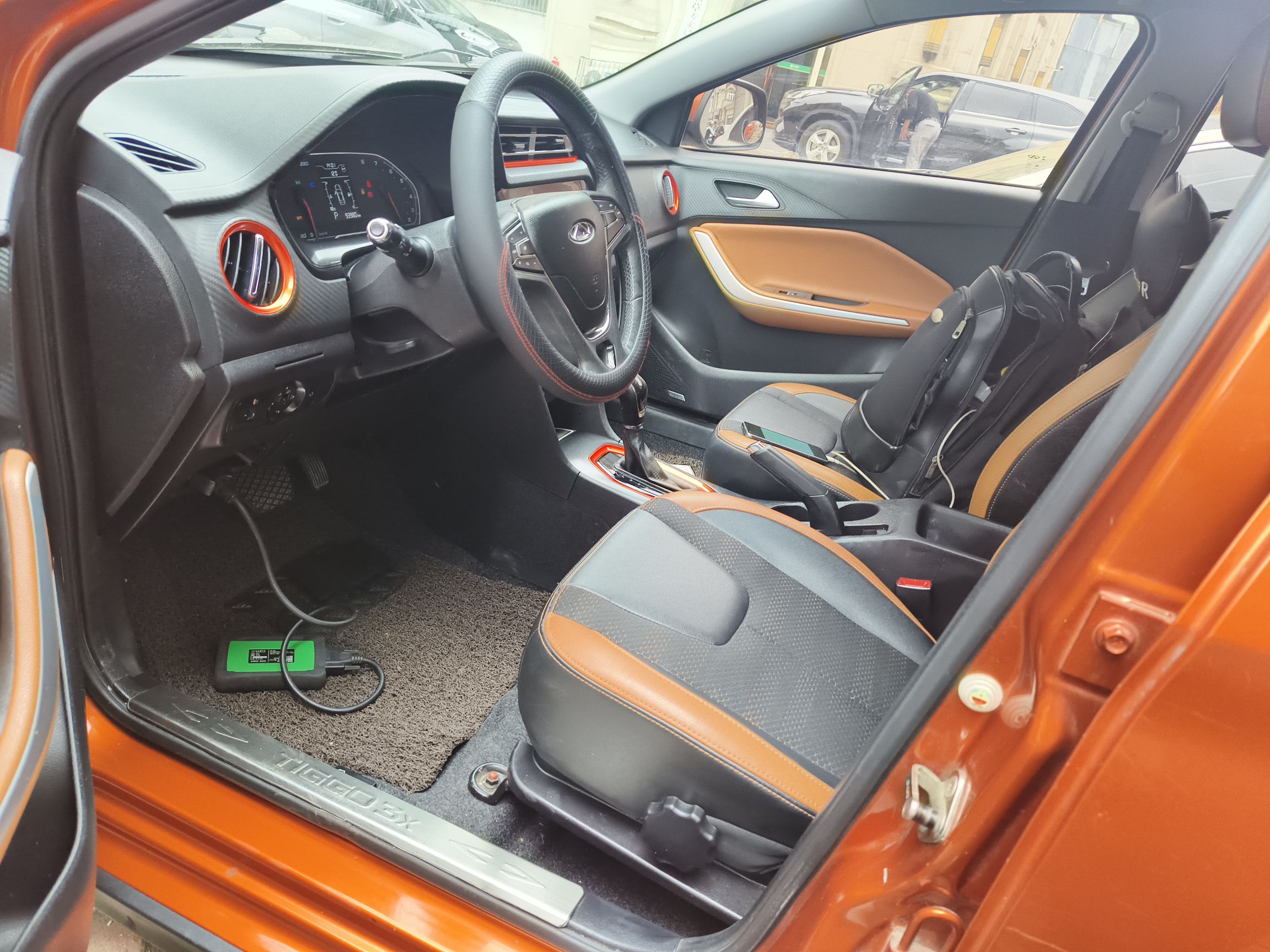 المقاعد الأمامية داخل السيارة