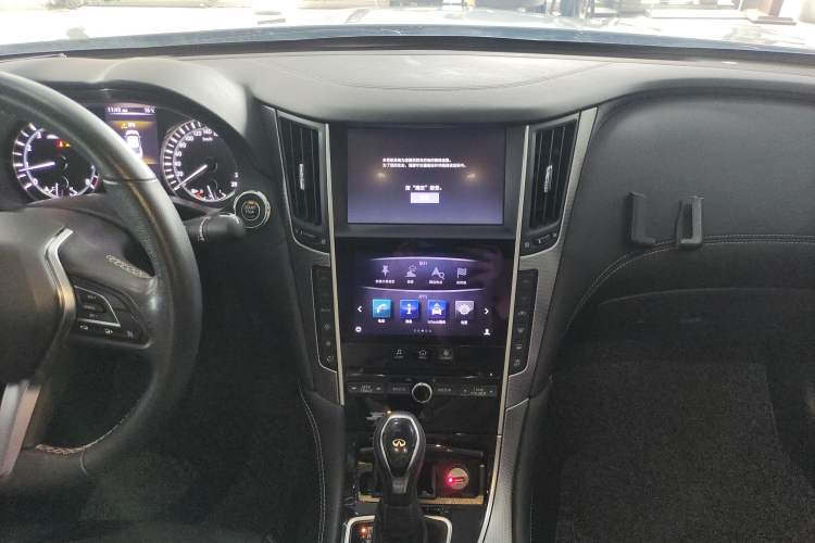Used Infiniti Q50L 2018 2.0T Enjoyment Edition China V standard Audio And AC Panel