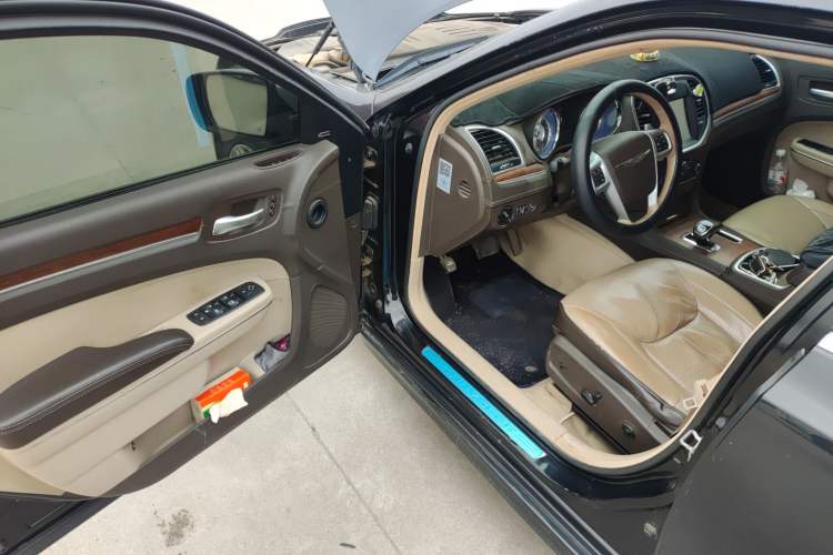 Used Chrysler 300C 2014 3.0L Excellence Edition
