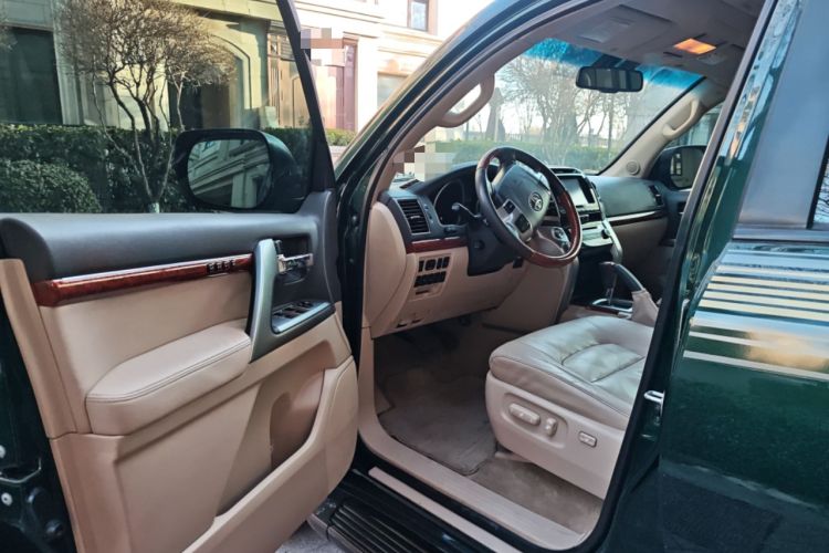 Used Toyota Land Cruiser 2012 4.6L Automatic VX-R
