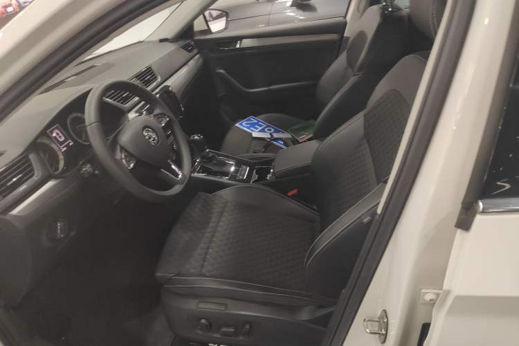 Used Skoda Superb 2018 TSI330 DSG Comfort Edition China V Standard Driver Seat