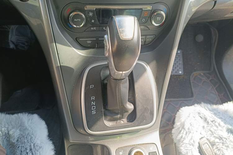 Used Ford Kuga 2015 2.0L GTDi Four-Wheel Drive Prestige Model Gear Lever