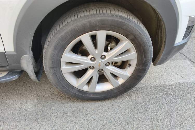 Used Chevrolet Captiva 2014 2.4L 4x4 Flagship Edition 7 Seats Right Front Wheel Hub