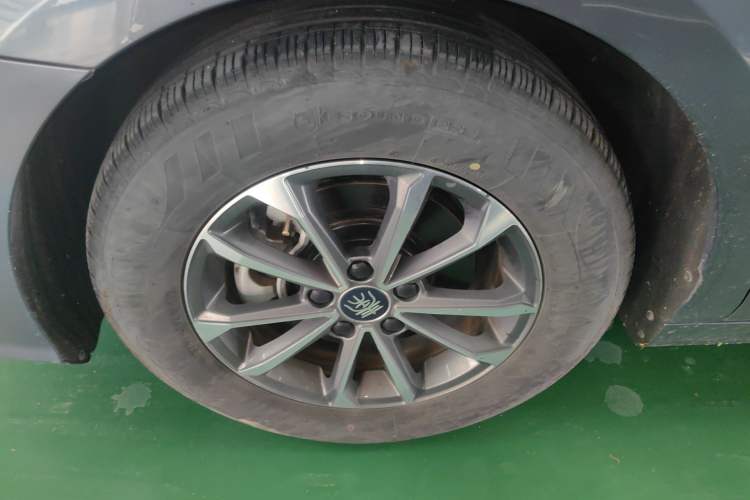 Used BYD Qin PLUS 2024 HONOR Edition DM-i 55KM Leading Model Left Front Wheel Hub