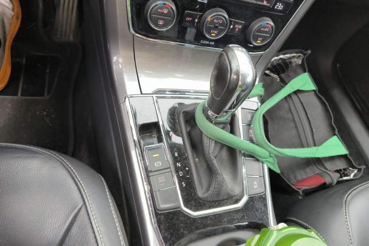 Used Volkswagen Passat 2016 280TSI DSG Prestige Edition Gear Lever