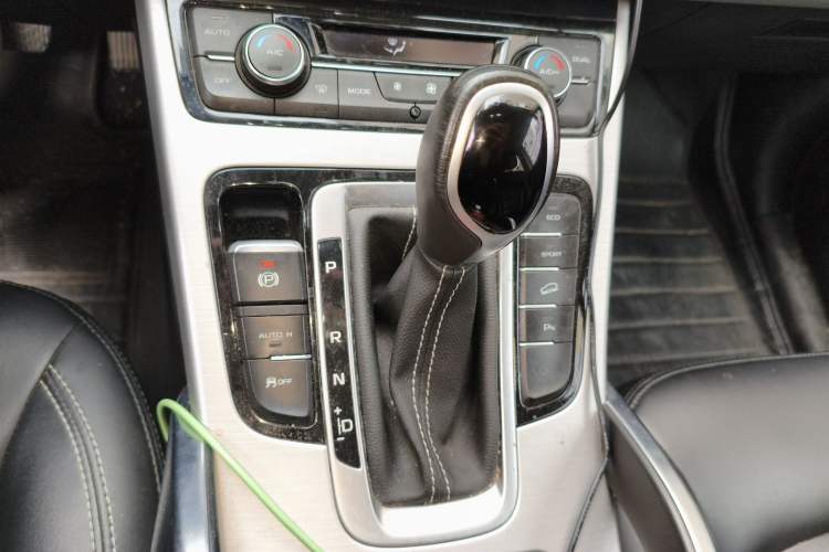 Used Geely Auto Emgrand X7 Sport 2016 1.8TD Automatic ZhiShang Model