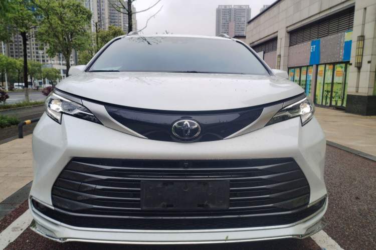 Used Toyota SIENNA 2024 2.5L Hybrid Four-Wheel Drive Luxury Edition Front