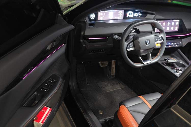 Used CHANGAN UNI-V 2024 1.5T Luxury Edition
