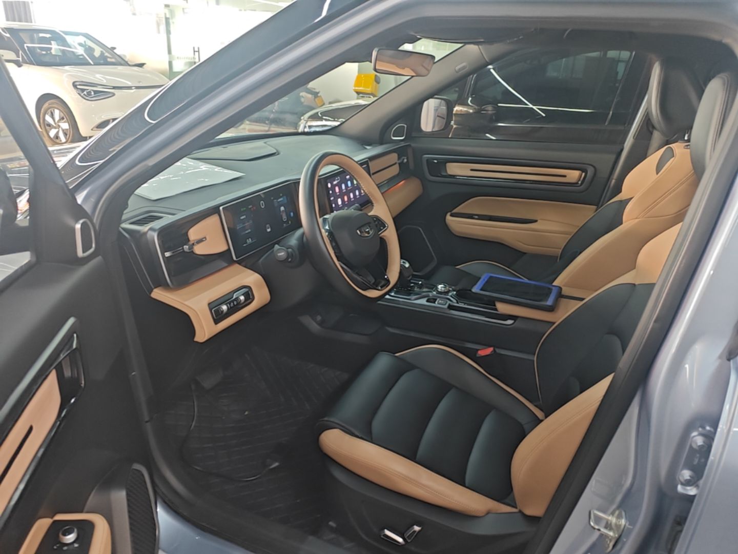 Geely Auto icon 2023 1.5TD Chocolate Luxe Edition — снимка 17