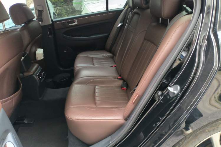 Used Hyundai Genesis 2012 3.0L GDI Luxury Edition Left Rear Seat