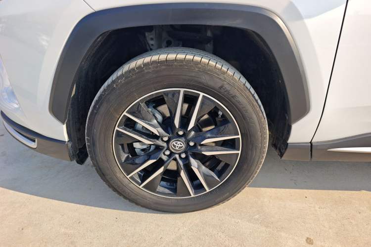 Used Toyota Wildlander New Energy 2024 2.5L Smart Plug-in Dual-Motor Two-Wheel Drive Powerful Engine