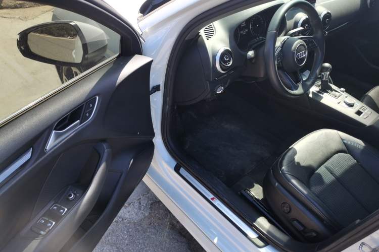 Used Audi A3 2019 Limousine 35 TFSI Fashion Edition China VI Emission Standard Driver Seat