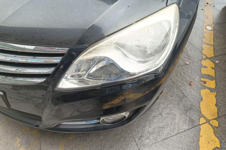 Used Hyundai Celesta 2015 1.6L Manual Comfort Model Left Front Headlight
