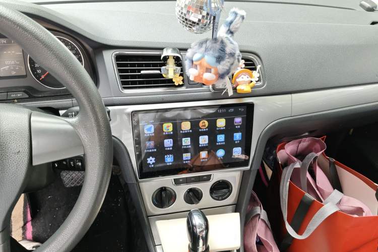 Used Volkswagen Gran Lavida 2014 1.6L Automatic Sport Edition Audio And AC Panel