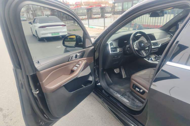 Used BMW X5 2022 xDrive 40Li M Sport Package
