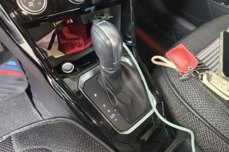 Used Volkswagen T-ROC 2021 280TSI DSG Two-Wheel Drive Comfort Connect Edition