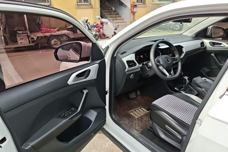 Used Volkswagen Tacqua 2020 1.5L Automatic Yue Driver Seat