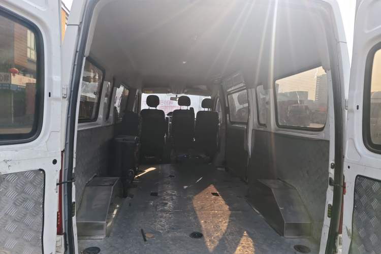 Used SAIC MAXUS Xintu V80 2021 2.0T Manual Classic Aoyuntong Short Wheelbase Mid-Height 7/8/9-Seater