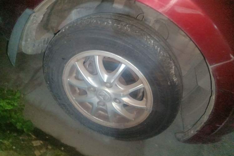 Used BAIC Weiwang M30 2015 1.5L Basic Version DAM15 Right Front Wheel Hub