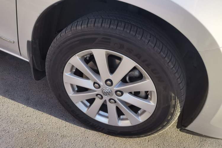 Used Buick GL8 2017 25S Comfort Version China V Standard Right Front Wheel Hub