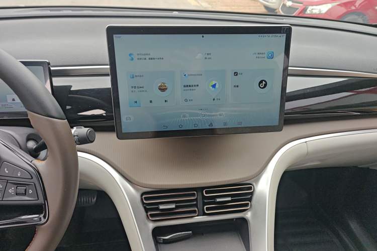 Used BYD Song Pro New Energy 2023 Champion Edition DM-i 110KM Beyond Model Audio And AC Panel